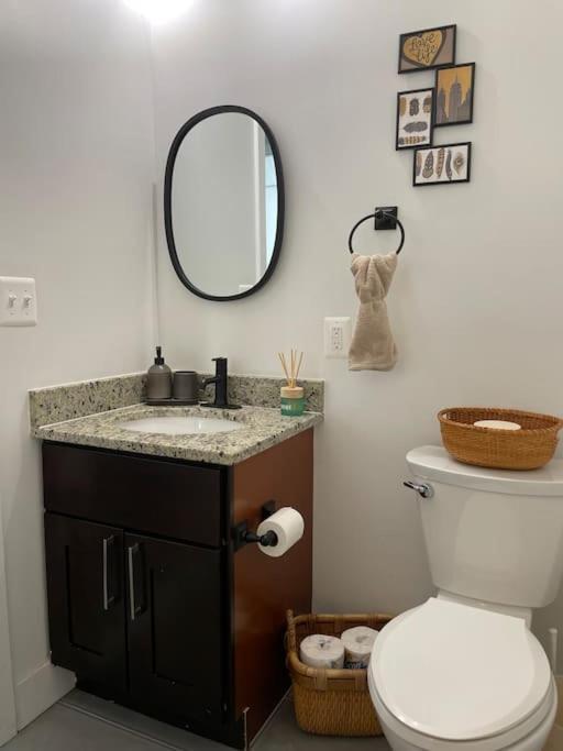 Cozy, High Rise, Large Studio Facing Downtown . Apartman Baltimore Kültér fotó