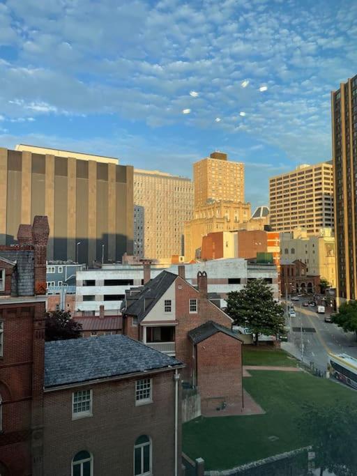 Cozy, High Rise, Large Studio Facing Downtown . Apartman Baltimore Kültér fotó